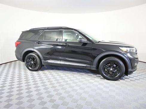 Used 2023 Ford Explorer XLT w/ Class IV Trailer Tow Package AWD/4WD image 8