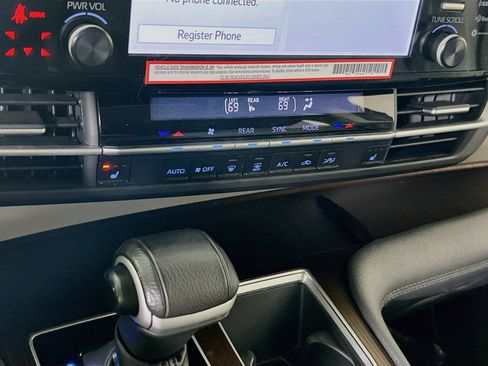Used 2023 Toyota Sienna XLE FWD image 15