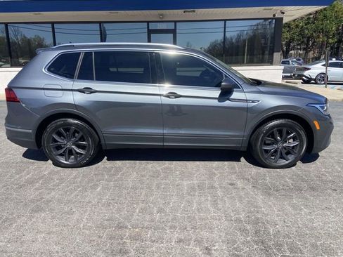 Used 2024 Volkswagen Tiguan SE image 3
