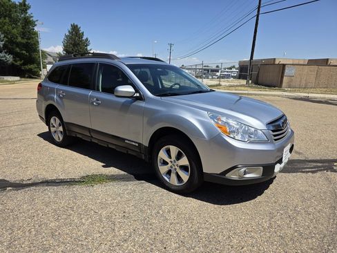 Used 2012 Subaru Outback 3.6R Limited w/ Moonroof Pkg AWD/4WD image 9