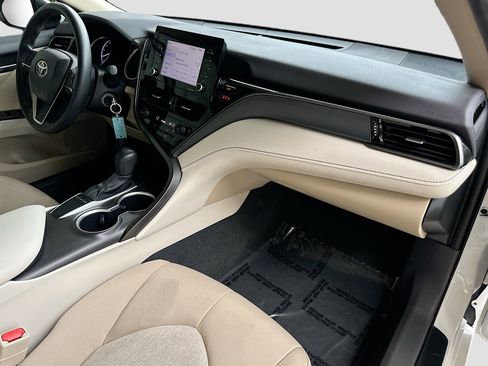 Used 2022 Toyota Camry LE image 26