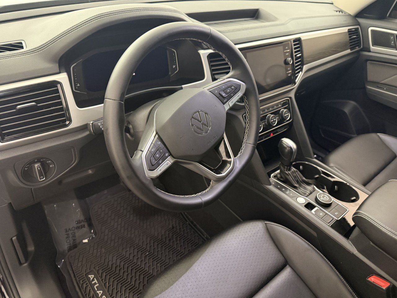 Used 2023 Volkswagen Atlas SE w/ Black Wheel Package AWD/4WD image 18