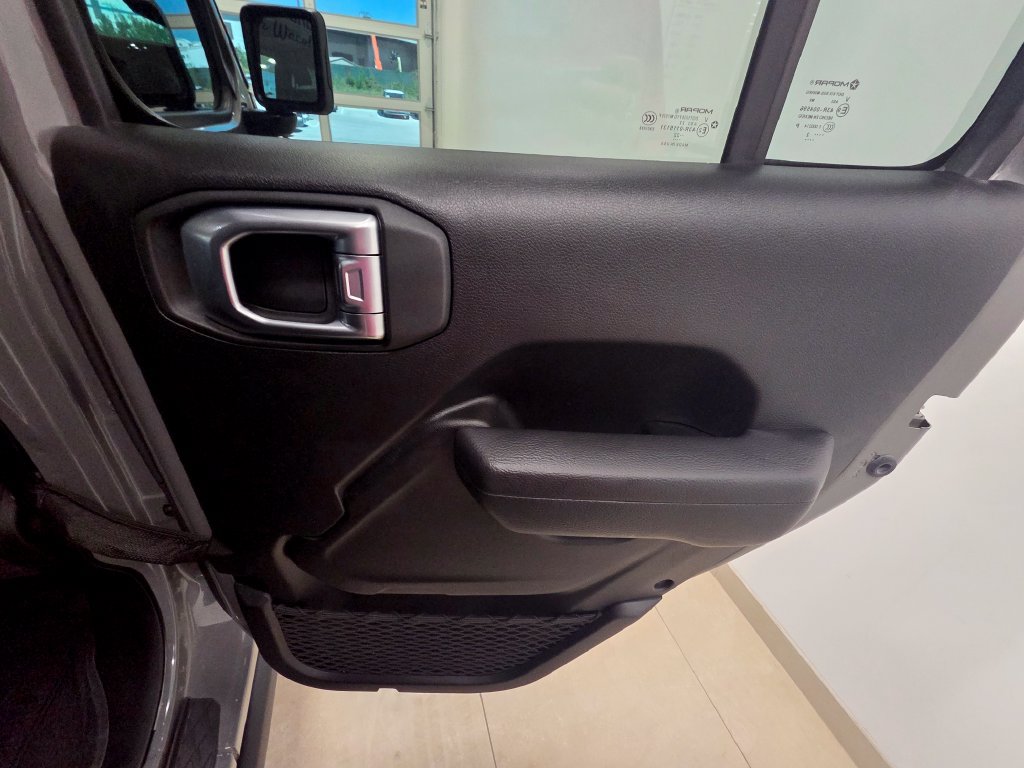 Used 2022 Jeep Gladiator Sport AWD/4WD image 22