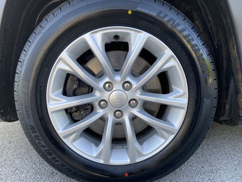 Used 2020 Jeep Cherokee Latitude image 37