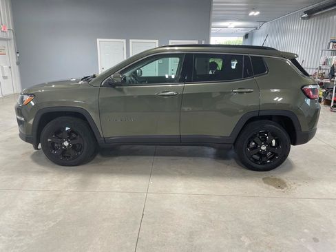 Used 2020 Jeep Compass Latitude w/ Popular Equipment Group AWD/4WD image 4