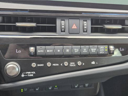 Used 2025 Lexus ES 350 w/ Premium Package FWD image 13