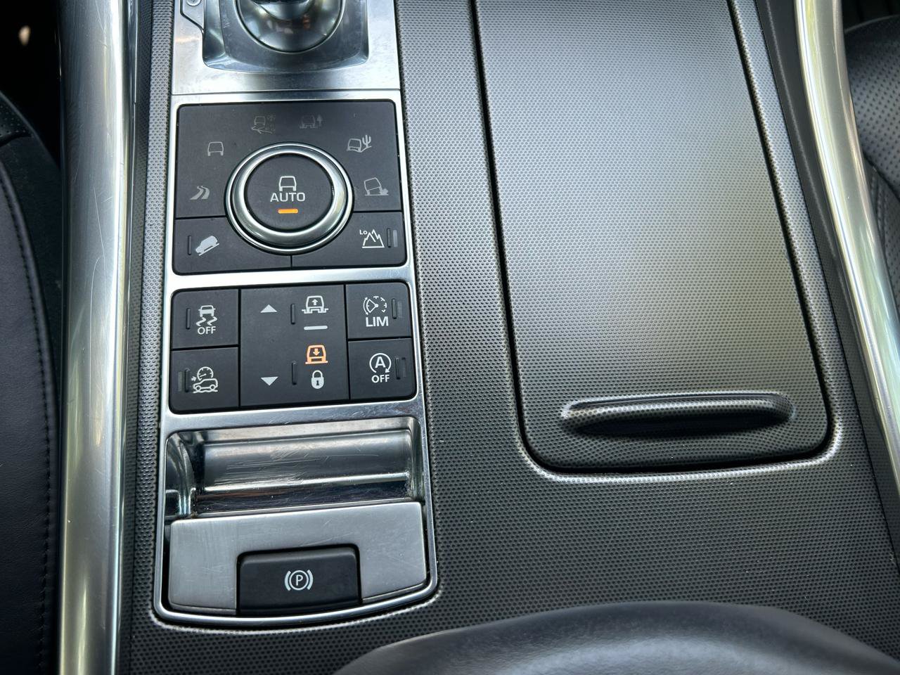 Used 2017 Land Rover Range Rover Sport AWD/4WD image 36