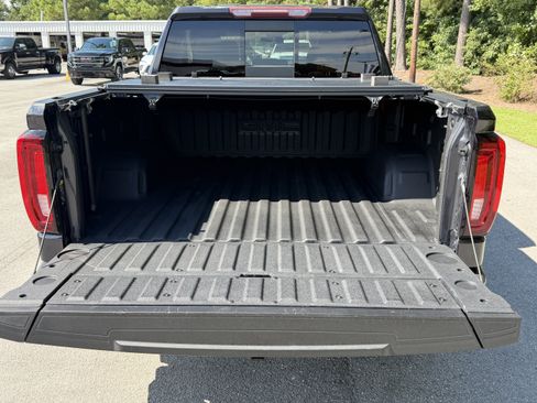 Used 2023 GMC Sierra 1500 SLT w/ SLT Premium Package AWD/4WD image 4