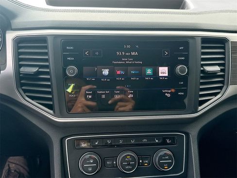 Used 2019 Volkswagen Atlas SE w/ Panoramic Sunroof Package image 16