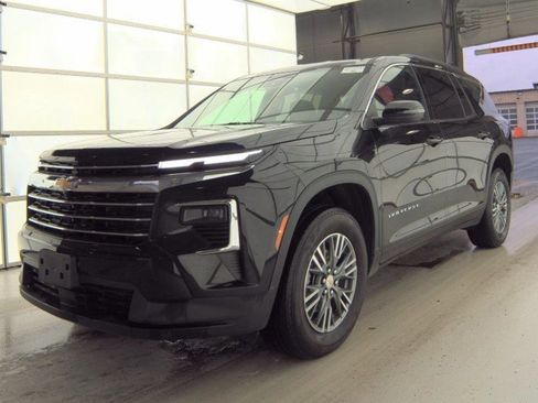 Certified 2025 Chevrolet Traverse LT image 1