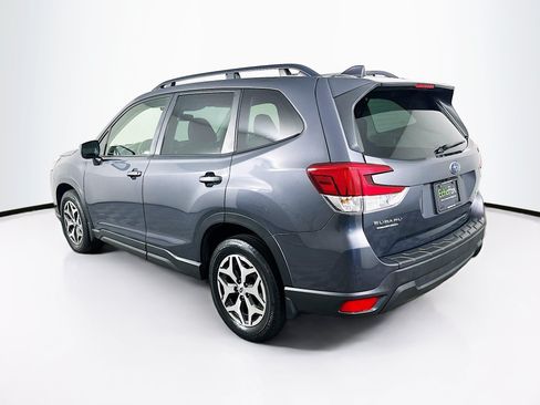 Used 2022 Subaru Forester Premium AWD/4WD image 5