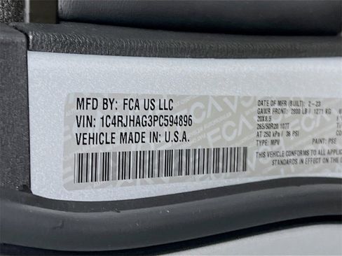 Used 2023 Jeep Grand Cherokee Altitude image 38