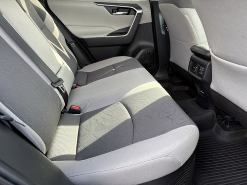 Used 2021 Toyota RAV4 XLE image 30