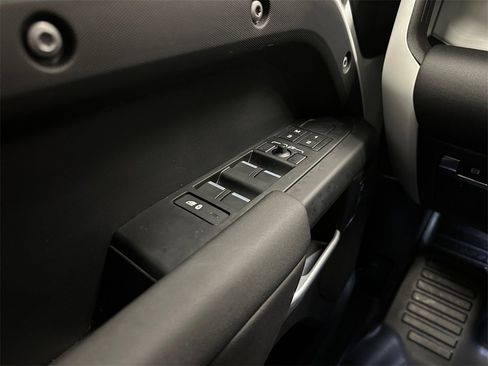 Used 2025 Land Rover Defender 110 S image 20
