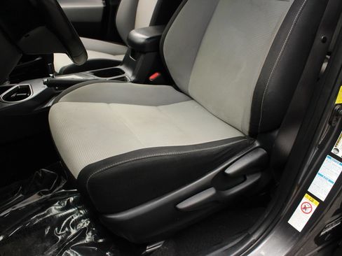 Used 2017 Toyota RAV4 XLE w/ All Weather Liner Package AWD/4WD image 17