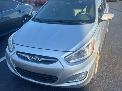 Used 2014 Hyundai Accent GLS w/ Option Group 2 image 2