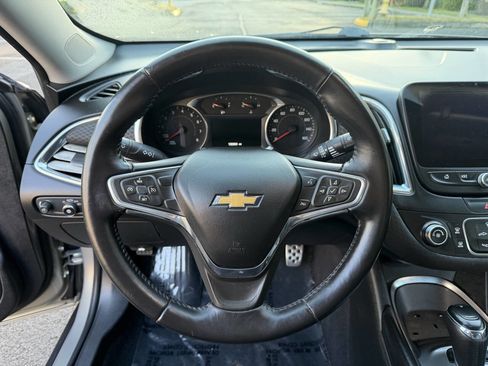 Used 2017 Chevrolet Malibu LT image 17