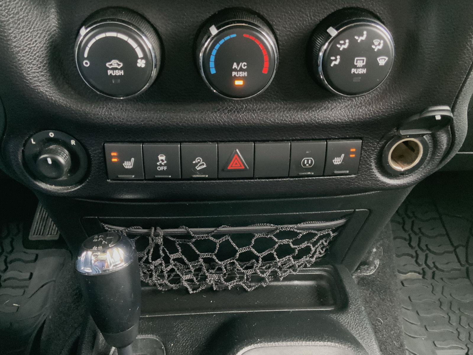 Used 2017 Jeep Wrangler Unlimited Rubicon w/ Cold Weather Group AWD/4WD image 36