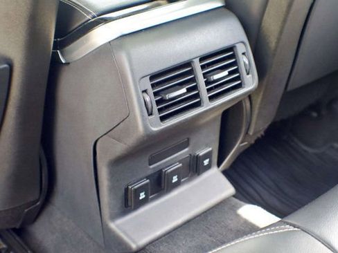 Used 2019 Land Rover Range Rover Velar S image 51