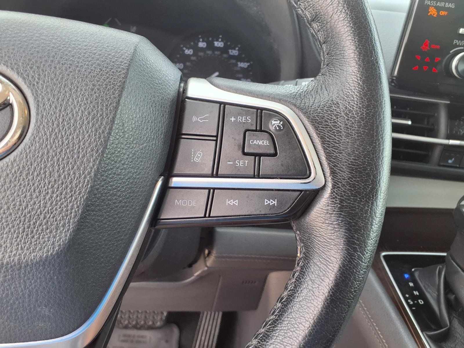 Used 2022 Toyota Sienna XLE FWD image 20
