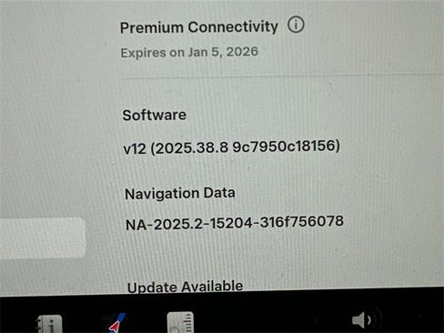 Used 2022 Tesla Model Y Long Range image 29