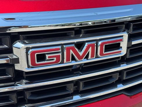 Used 2026 GMC Acadia Elevation w/ Elevation Premium Package FWD image 7