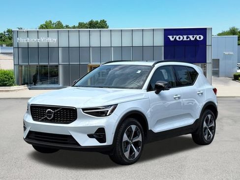 Certified 2026 Volvo XC40 B5 Plus AWD/4WD image 1