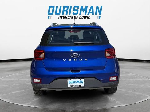Used 2023 Hyundai Venue Limited image 5