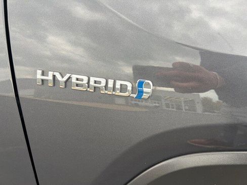 Used 2021 Toyota RAV4 XLE image 9