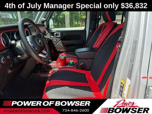 Used 2023 Jeep Gladiator Rubicon w/ Cold Weather Group AWD/4WD image 2