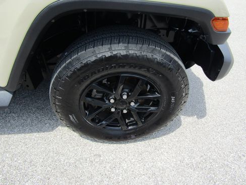 Used 2022 Jeep Gladiator Sport AWD/4WD image 12