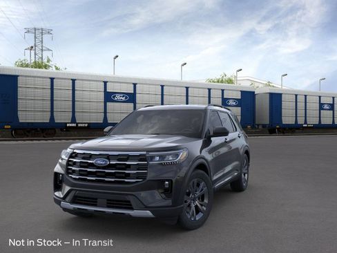 New 2025 Ford Explorer Active w/ Active Comfort Package image 2