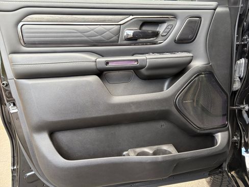 Used 2025 RAM 1500 Limited AWD/4WD image 9