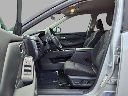 Certified 2025 Nissan Rogue SV FWD image 22