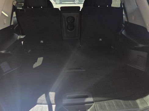 Used 2018 Nissan Rogue SV w/ Premium Package AWD/4WD image 19