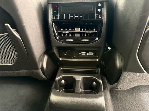 Used 2024 Jeep Grand Cherokee L Limited w/ Luxury Tech Group II image 28