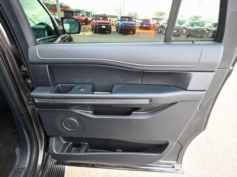 Used 2022 Ford Expedition Max XLT image 30