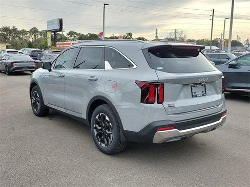New 2026 Kia Sorento S image 4