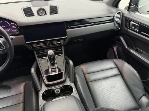 Used 2022 Porsche Cayenne AWD/4WD image 33