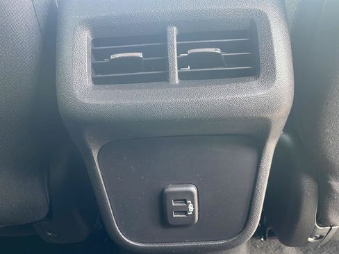 Used 2019 Chevrolet Equinox LT w/ Driver Convenience Package FWD image 32