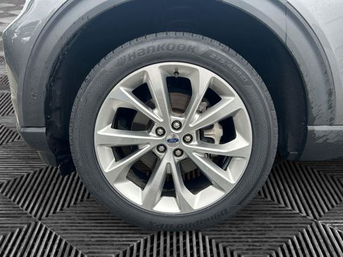 Used 2022 Ford Explorer Platinum w/ Equipment Group 601A AWD/4WD image 14