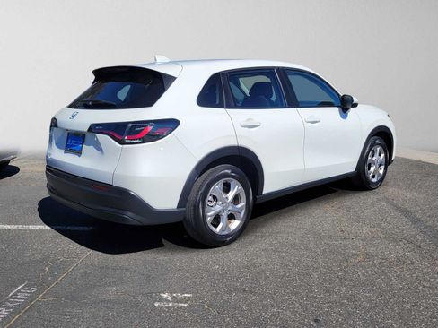 Used 2023 Honda HR-V LX image 3