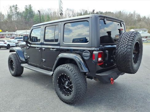 Used 2019 Jeep Wrangler Unlimited Sahara image 4
