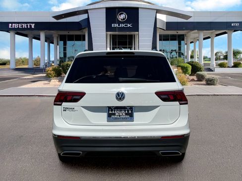 Used 2021 Volkswagen Tiguan SE w/ Panoramic Sunroof Package FWD image 5
