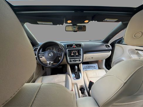 Used 2013 Volkswagen Eos Lux FWD image 28