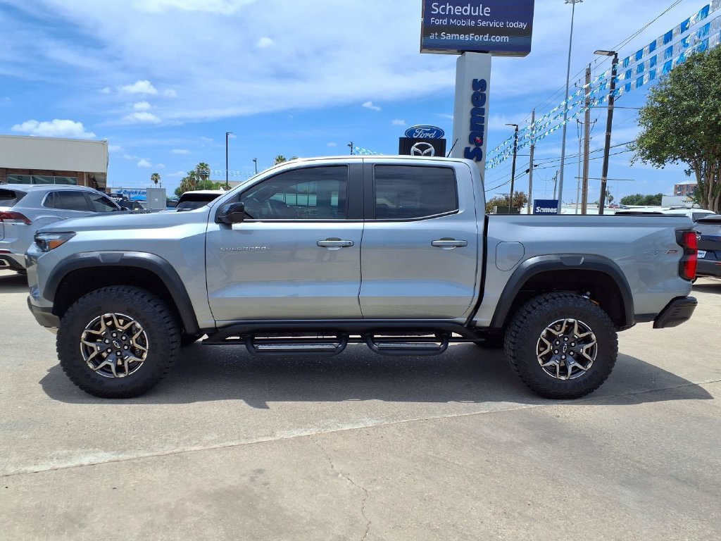 Used 2025 Chevrolet Colorado ZR2 w/ Technology Package AWD/4WD image 5