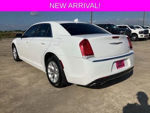 Used 2023 Chrysler 300 Touring image 5