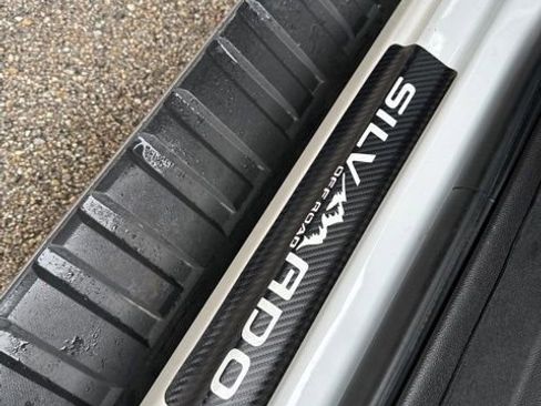 Used 2018 Chevrolet Silverado 1500 High Country image 38