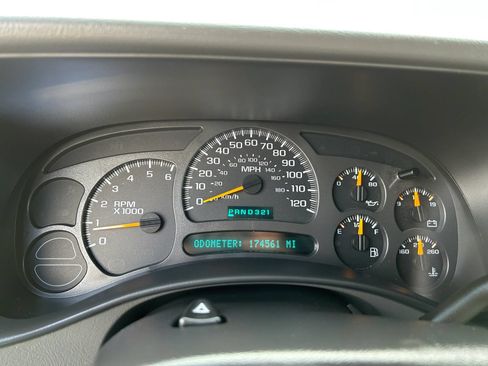 Used 2004 Chevrolet Suburban LS w/ Cargo Package RWD image 10