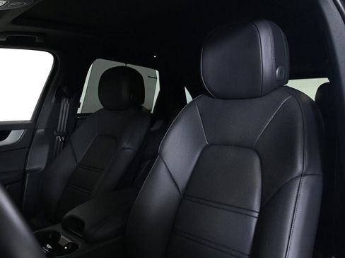 Certified 2025 Porsche Cayenne S image 5